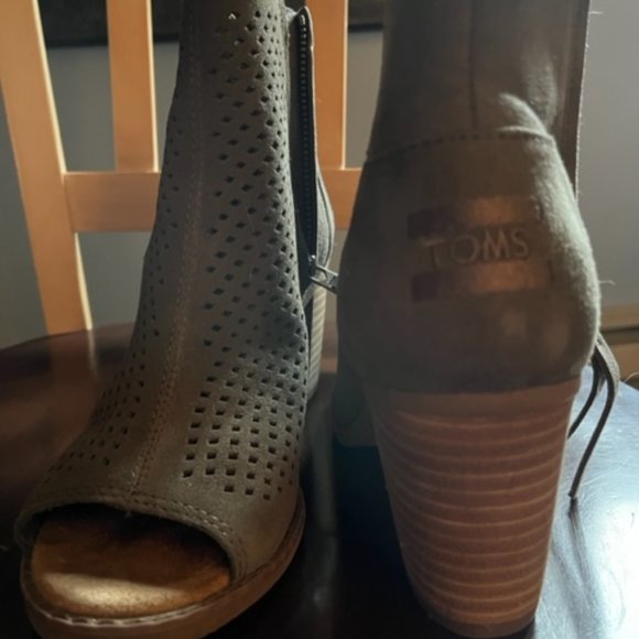 Size 6.5 Toms - Picture 3 of 5